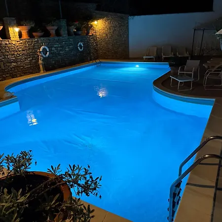 Eli Apartman *